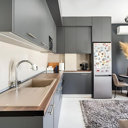 Elegant, Modern & Spacious Apartment In Thessaloniki With Balcony Luaran gambar