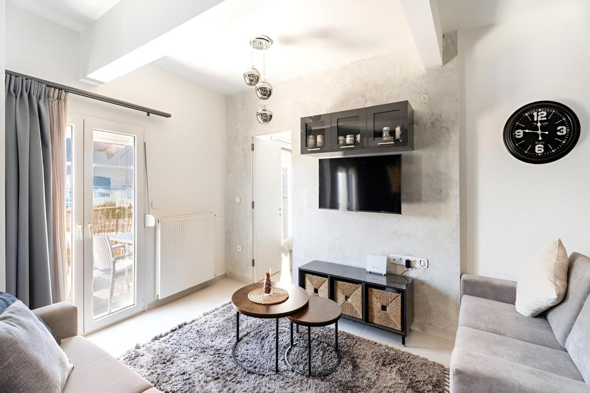 Elegant, Modern & Spacious Apartment In Thessaloniki With Balcony Luaran gambar