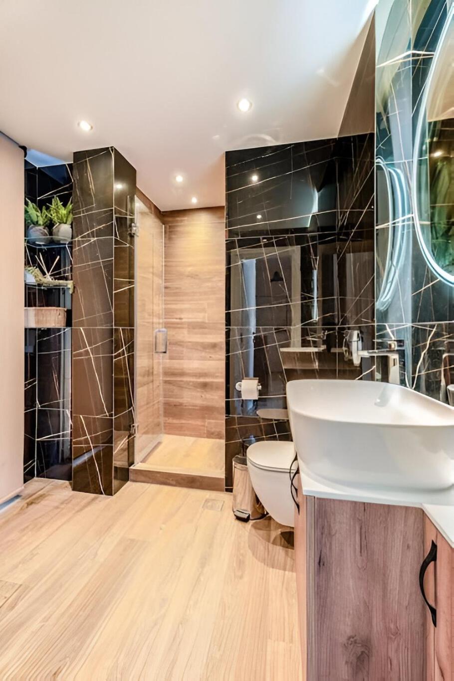 Elegant, Modern & Spacious Apartment In Thessaloniki With Balcony Luaran gambar