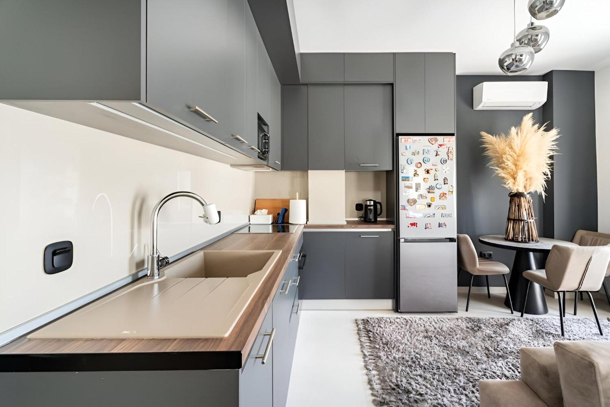Elegant, Modern & Spacious Apartment In Thessaloniki With Balcony Luaran gambar