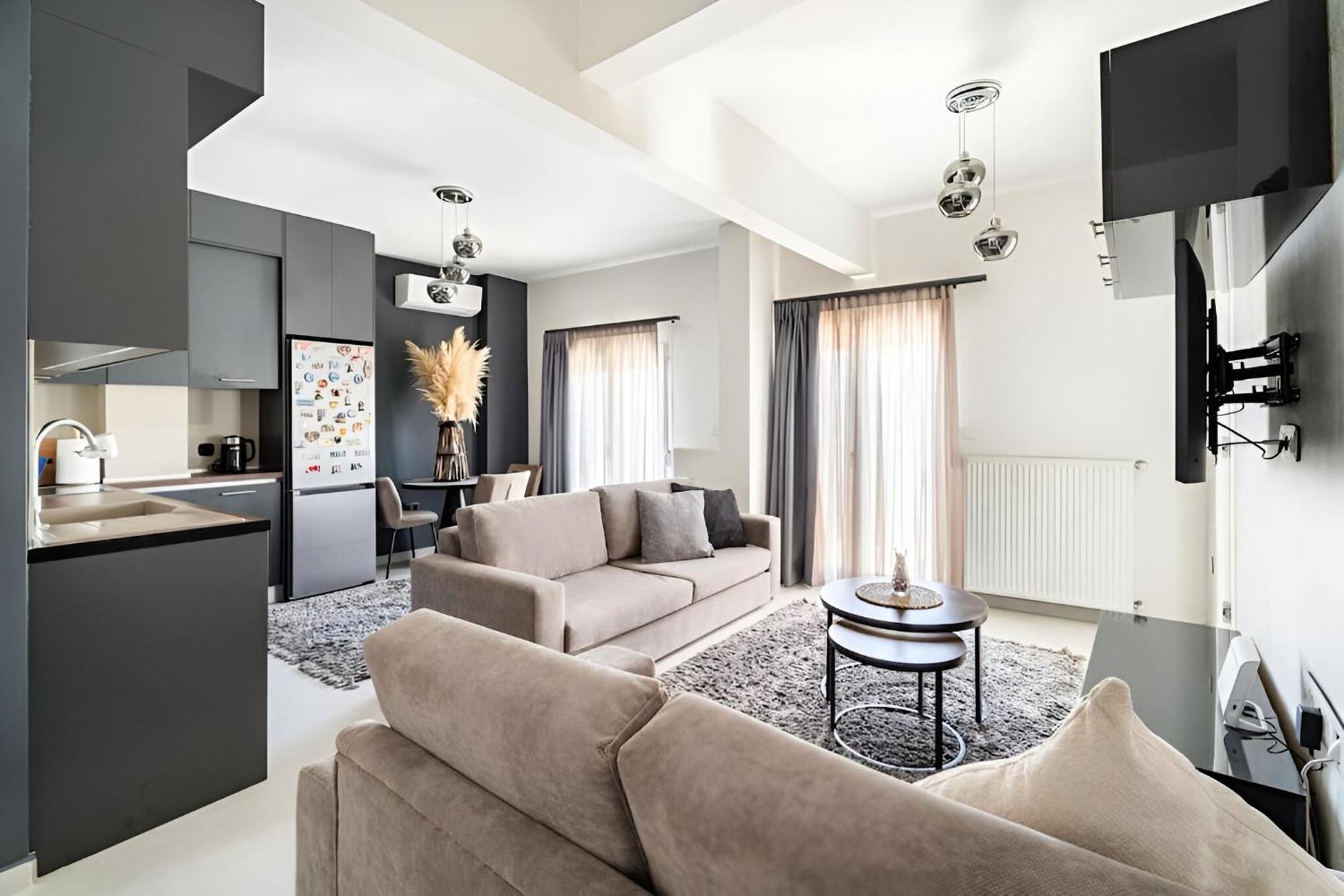 Elegant, Modern & Spacious Apartment In Thessaloniki With Balcony Luaran gambar