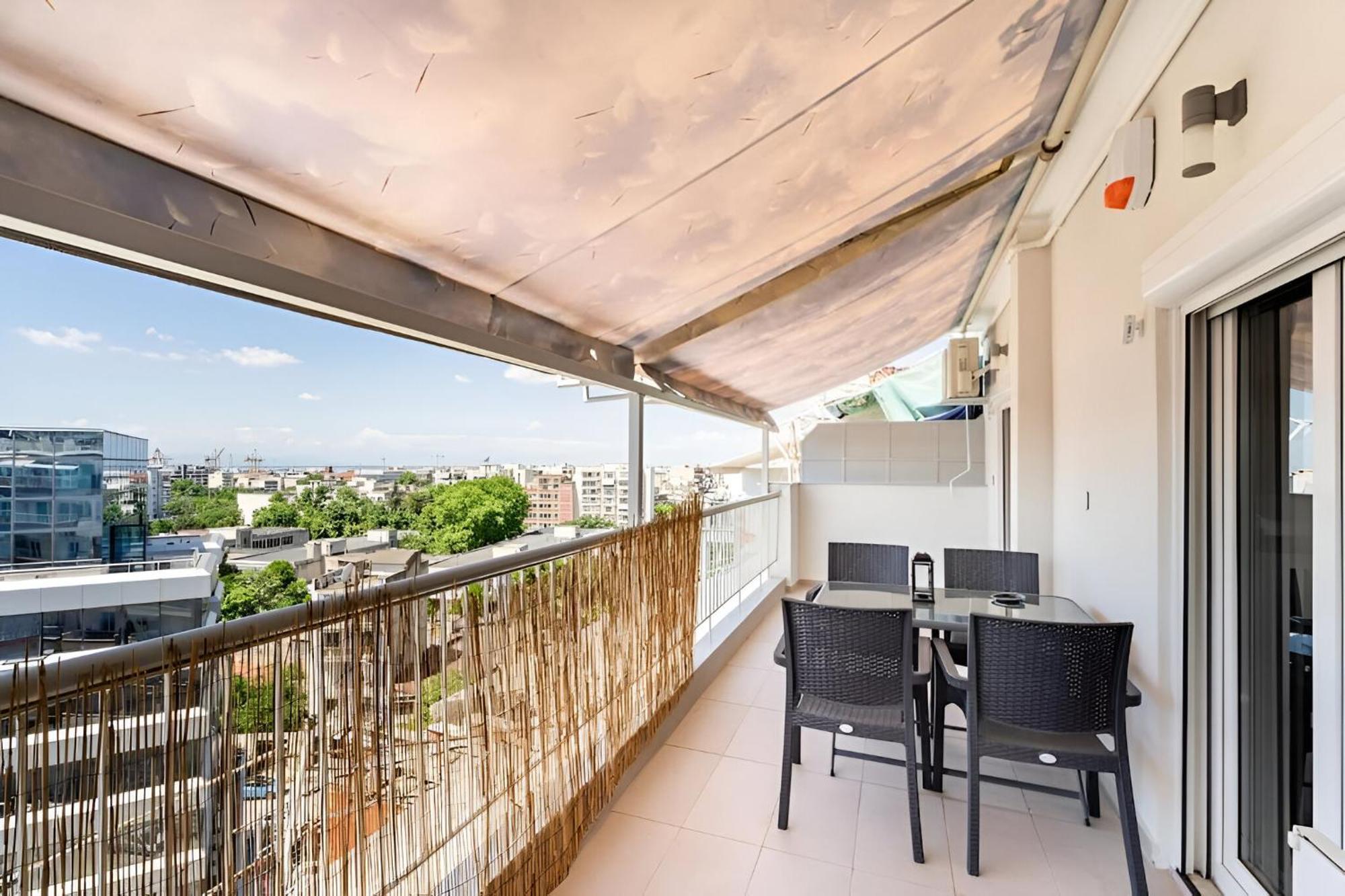 Elegant, Modern & Spacious Apartment In Thessaloniki With Balcony Luaran gambar