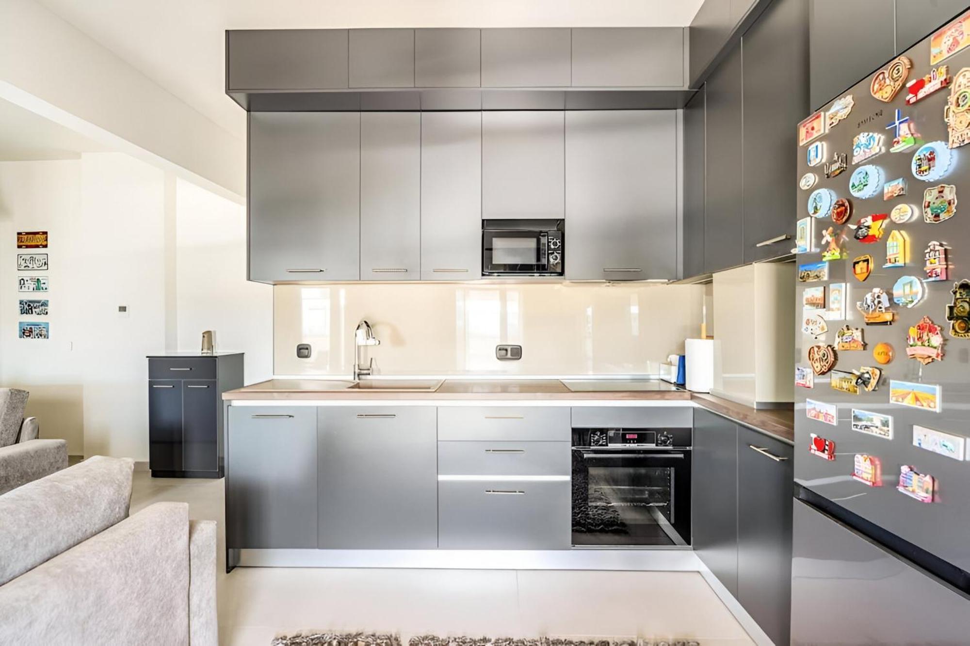 Elegant, Modern & Spacious Apartment In Thessaloniki With Balcony Luaran gambar